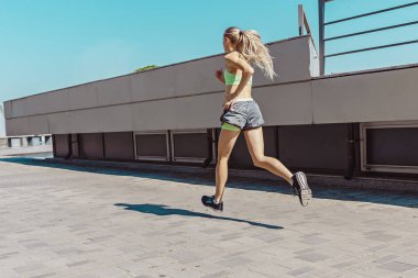 Oldukça sportif kadın City adlı koşu