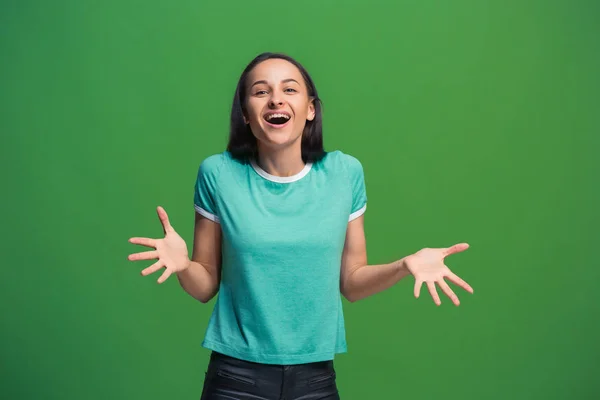 The happy business woman standing and smiling against green background. — Stock Photo, Image