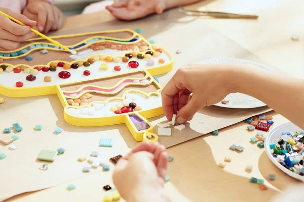 아이 들, 아 이들의 창의적인 게임을 위한 모자이크 퍼즐 아트. — 스톡 사진