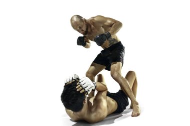 Beyaz stüdyo arka plan üzerinde iki profesyonel boksör boks izole