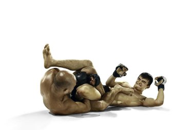 Beyaz stüdyo arka plan üzerinde iki profesyonel boksör boks izole