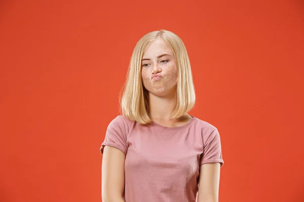 Hermosa mujer mirando sorprendido y desconcertado —  Fotos de Stock