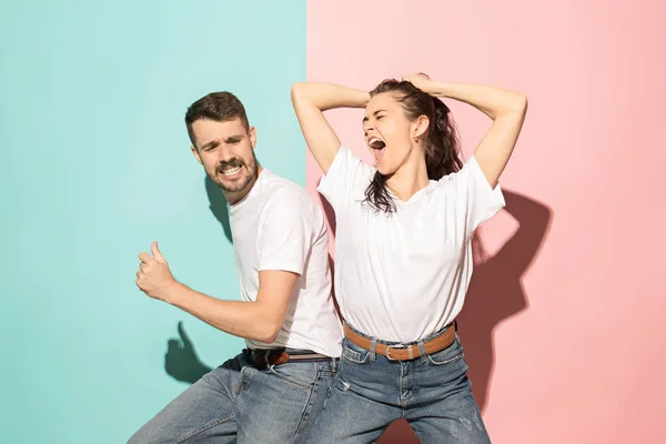 Couple Jeunes Hommes Femmes Drôles Heureux Dansant Hip Hop Studio — Photo