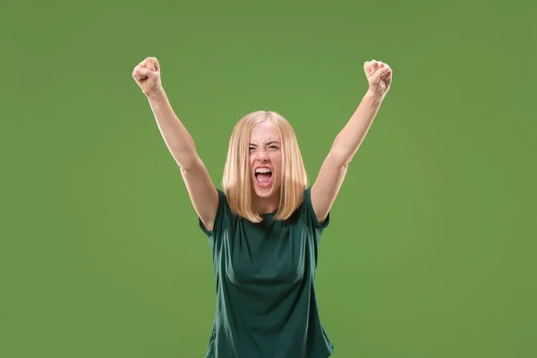 Gagner succès femme heureuse extatique célébrer être un gagnant. Image dynamique et énergétique du modèle féminin — Photo