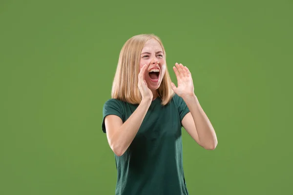 Ett porträtt av förvånad skrikande kvinna — Stockfoto