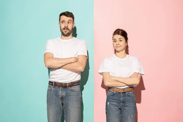 Let me think. Doubtful pensive couple with thoughtful expression making choice against pink background — Stock Photo, Image