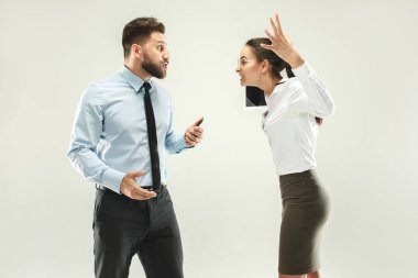 Öfkeli patron. Adam ve ofis veya stüdyo Daimi Sekreteri