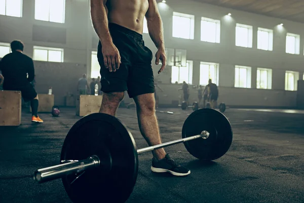 Fitter Junger Mann Beim Krafttraining Einem Fitnessstudio Sport Fitness Gewichtheben — Stockfoto