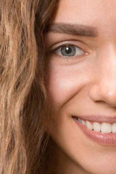 The close up eye on face of young beautiful caucasian girl — Stock Photo, Image