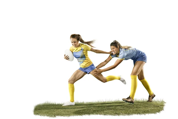 白い背景に分離された若い女性のラグビー選手 — ストック写真