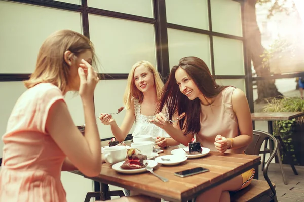 Two girl friends spend time together drinking coffee in the cafe, having breakfast and dessert. — Stock Photo, Image