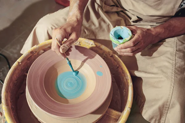 Creating a jar or vase of white clay close-up. Master crock. Man hands making clay jug macro. — Stock Photo, Image