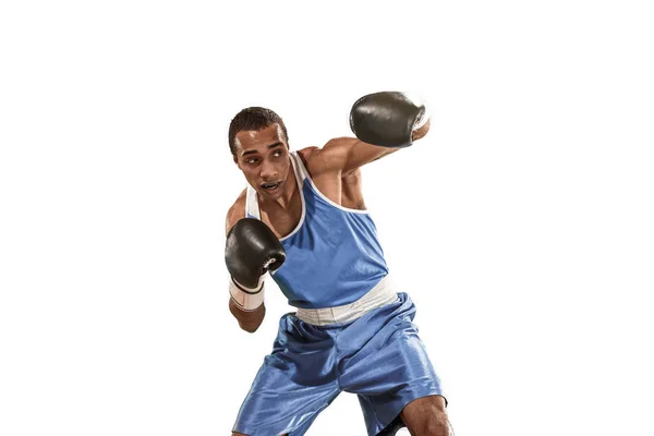 Sportiga mannen under boxning träning. Foto av boxare på vit bakgrund — Stockfoto