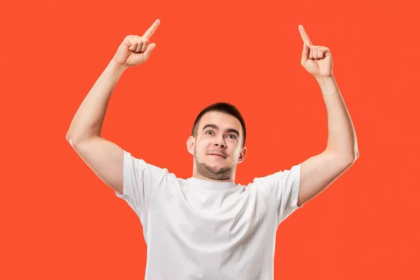 Ganhar o sucesso homem feliz extático celebrando ser um vencedor. Imagem energética dinâmica do modelo masculino — Fotografia de Stock