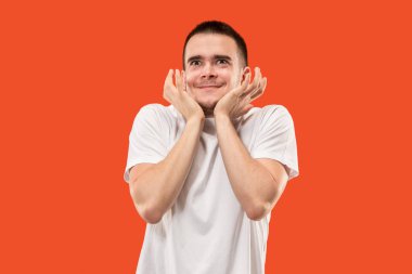 Sürpriz arıyor genç çekici adam