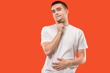 Genç ciddi düşünceli iş adamı. Şüphe kavramı.