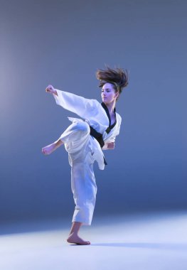 Siyah kuşak karate kızla
