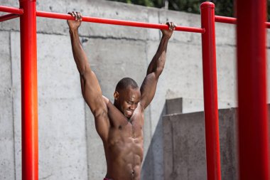 Atlet Stadyumu'nda egzersizleri yapıyor