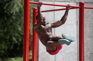 Atlet Stadyumu'nda egzersizleri yapıyor