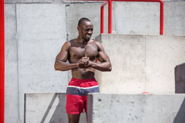 Atlet Stadyumu'nda egzersizleri yapıyor