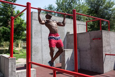 Atlet Stadyumu'nda egzersizleri yapıyor