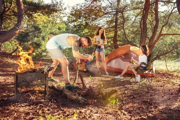 Party, camping of men and women group at forest. They relaxing — Stock Photo, Image