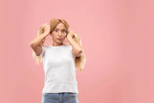 La donna con gli occhi strabici con espressione strana — Foto Stock