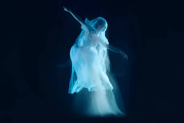 Fotó Art - egy érzéki és érzelmi tánc gyönyörű balerina keresztül a fátyol — Stock Fotó