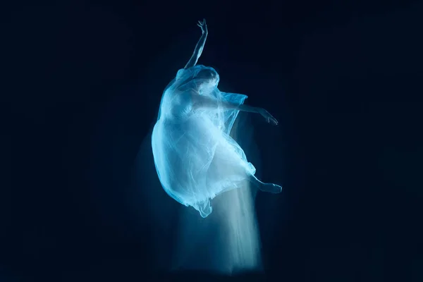 Fotografie jako umění - smyslové a emocionální tanec krásné baleríny závojem — Stock fotografie