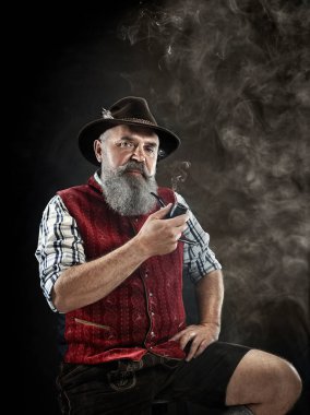 üst düzey sigara tütün boru dramatik portresi