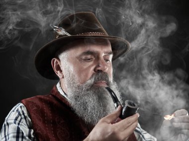 üst düzey sigara tütün boru dramatik portresi