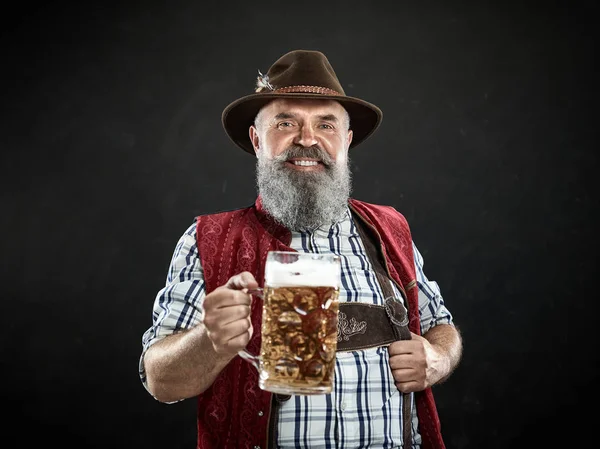 Germany, Bavaria, Upper Bavaria, man with beer dressed in in traditional Austrian or Bavarian costume — Stock Photo, Image
