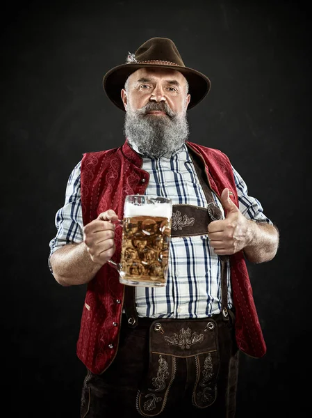 Germany, Bavaria, Upper Bavaria, man with beer dressed in in traditional Austrian or Bavarian costume — Stock Photo, Image