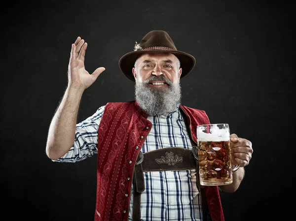 Γερμανία Βαυαρία Βαυαρία Τον Άνδρα Χαμογελώντας Μπύρα Ντυμένη Παραδοσιακή Αυστριακή — Φωτογραφία Αρχείου