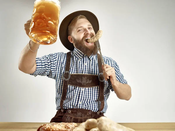 Germany, Bavaria, Upper Bavaria, man with beer dressed in traditional Austrian or Bavarian costume — Stock Photo, Image