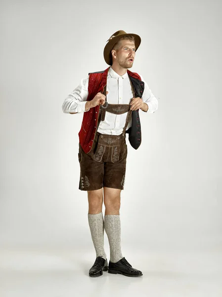 Portrait of Oktoberfest man, wearing a traditional Bavarian clothes — Stock Photo, Image