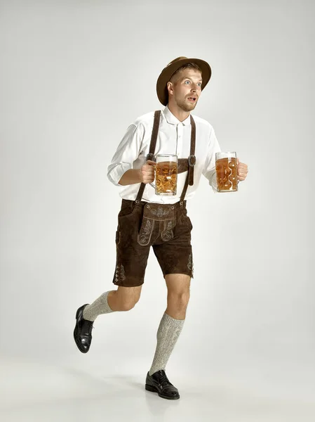 Retrato Del Joven Oktoberfest Con Sombrero Vestido Con Una Ropa —  Fotos de Stock