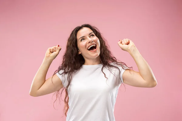 Siegreiche Frau glücklich ekstatisch feiert, ein Gewinner zu sein. dynamische energetische Darstellung des weiblichen Modells — Stockfoto