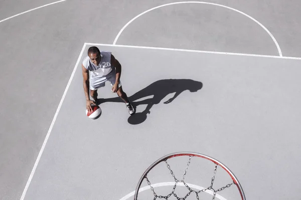 Picture of young confused african basketball player practicing — Stock Photo, Image