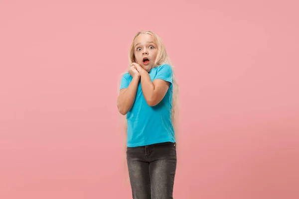 Retrato da menina assustada — Fotografia de Stock