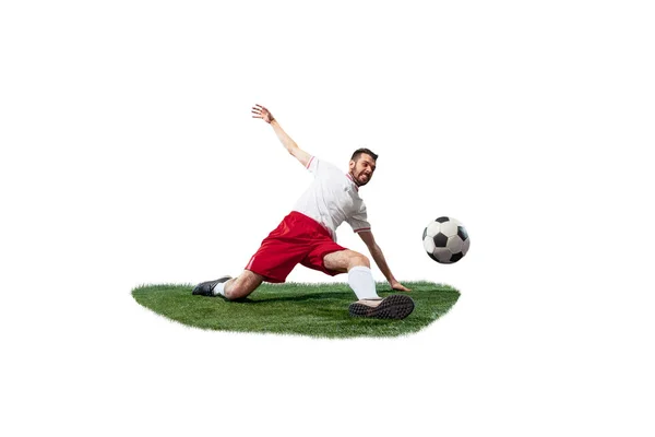 Labdarúgó játékos kezelése a labdát át a fehér háttér — Stock Fotó