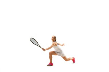 Yetişkin bir kadın tenis oynuyor. Beyaz ateş studio.