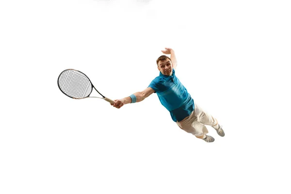 Kaukasische one-man spelen tennisser geïsoleerd op witte achtergrond — Stockfoto