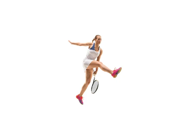 Mulher adulta a jogar ténis. Estúdio tiro sobre branco . — Fotografia de Stock