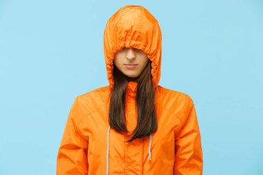 Sonbahar ceket mavi izole Studio poz genç kız