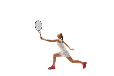 Yetişkin bir kadın tenis oynuyor. Beyaz ateş studio.