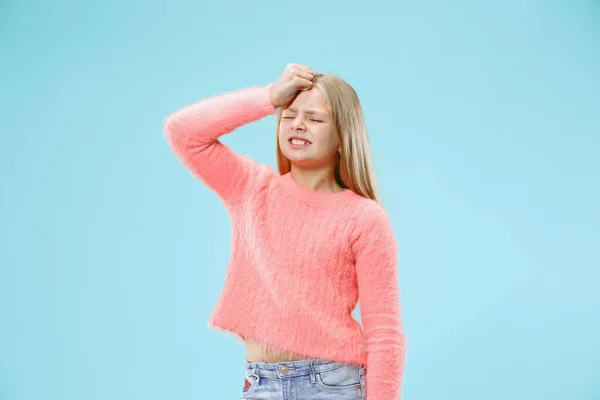 Hermosa chica adolescente mirando sorprendido y desconcertado — Foto de Stock