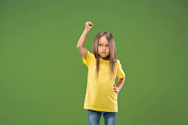 Πορτρέτο του θυμωμένος έφηβος κορίτσι στο ιστορικό στούντιο — Φωτογραφία Αρχείου