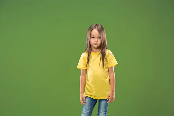 Menina adolescente bonita olhando triste e desnorteado — Fotografia de Stock