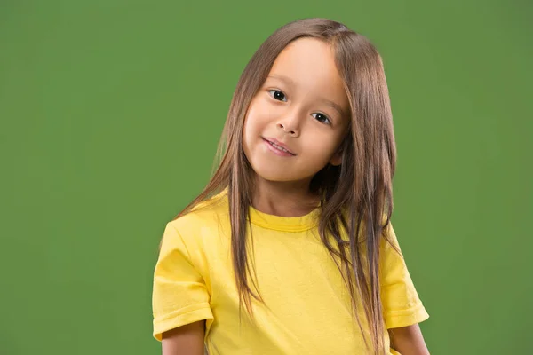 Glücklich Teenager Mädchen Stehend Lächelnd Isoliert Auf Trendigen Studiohintergrund Wunderschönes — Stockfoto